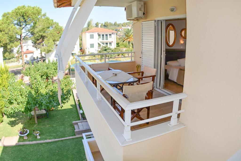 Michel Mar Studios & Apartments เนโอสมาร์มาราส ภายนอก รูปภาพ